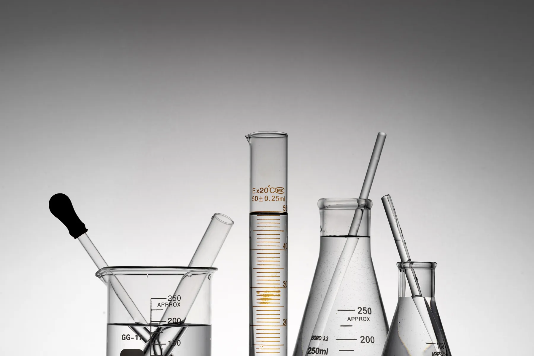Laboratory glassware: flasks, beakers and test tubes